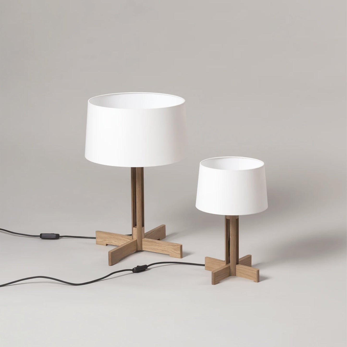 FadGlow - Bordlampe med moderne stil og varmt skær