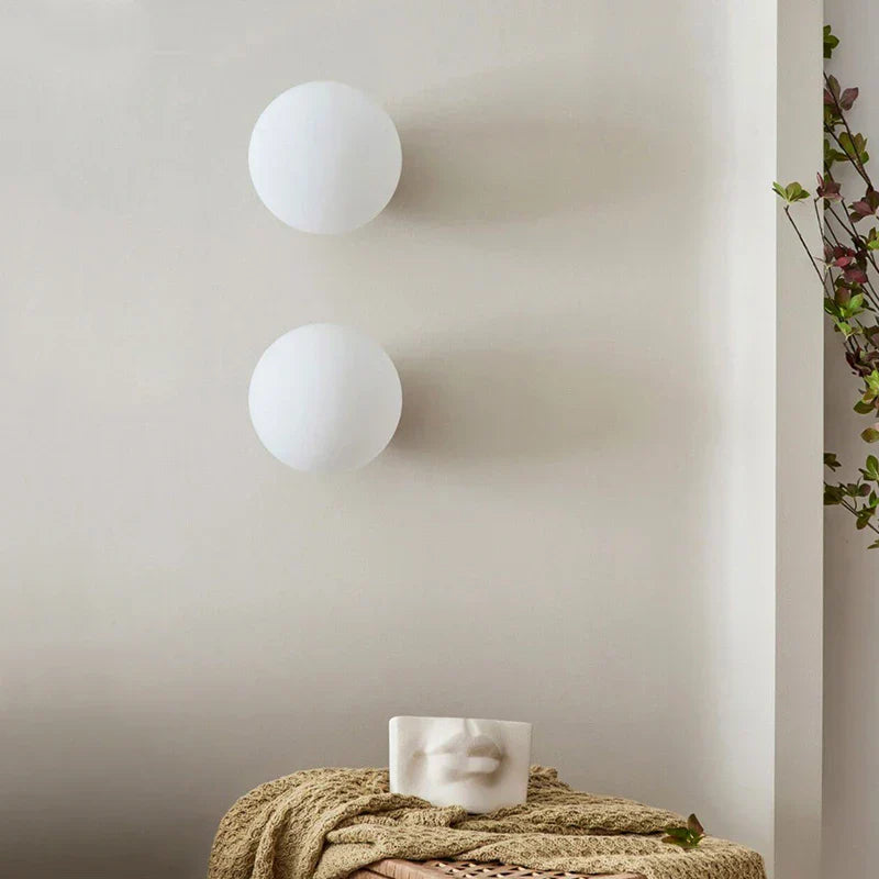 StoneShine - Elegante Wand- und Deckenlampe mit Messingfuß