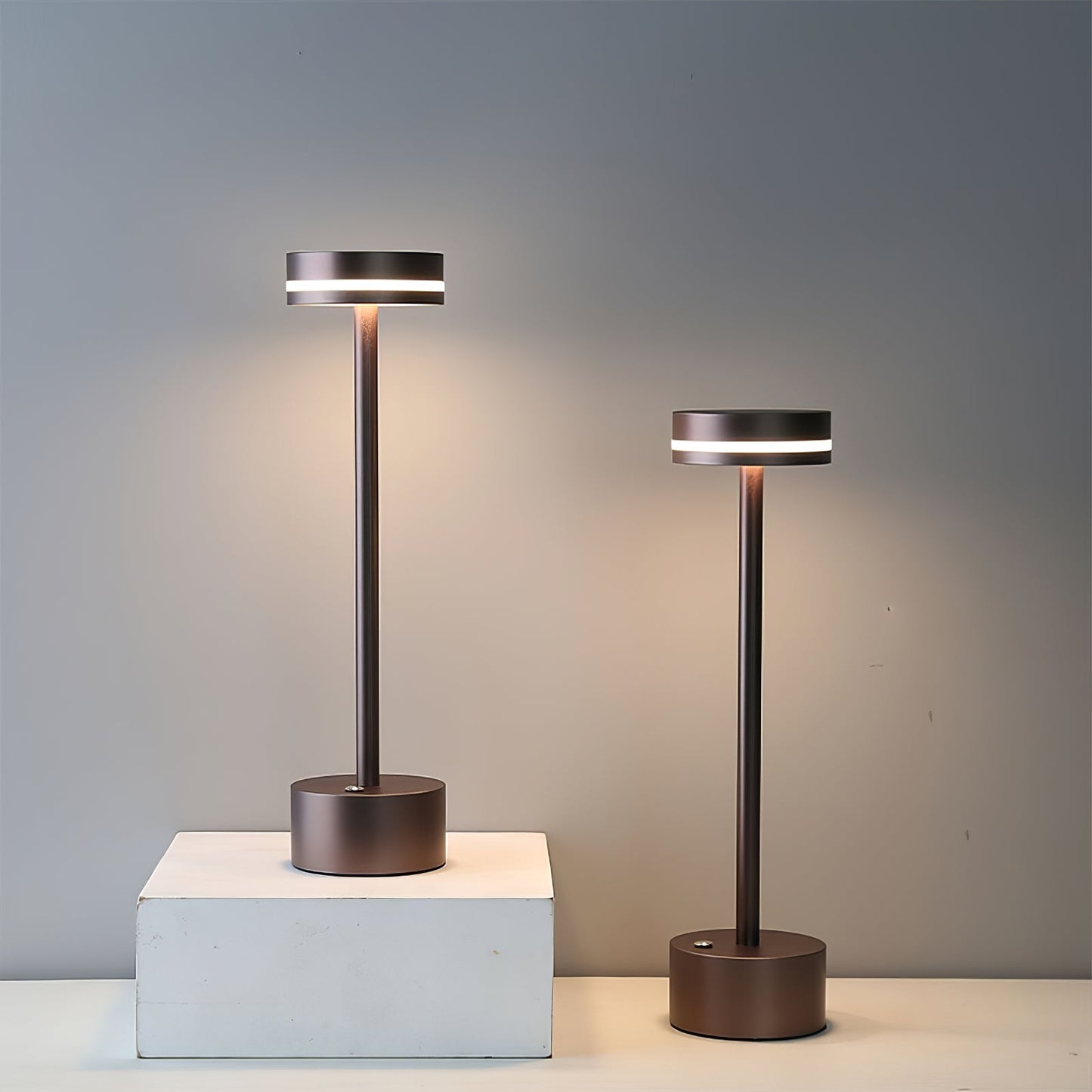 FunGloed - LED bordlampe med energisk design og behagelig belysning