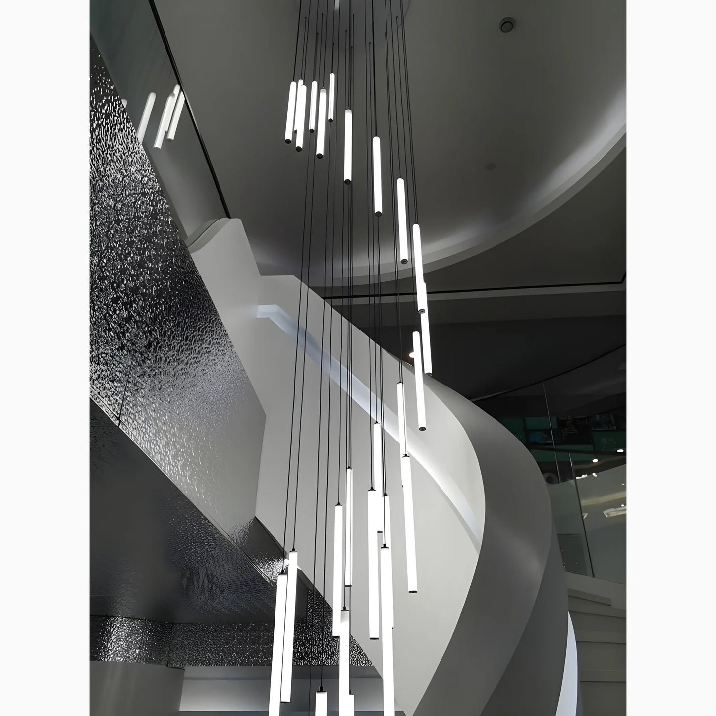 ElevateGlow - Luxuriöse vertikale Spiralpendelleuchte für Treppenhaus