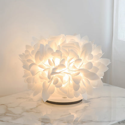 NatureLuxe – Table Lamp with Metal and Natural Petals