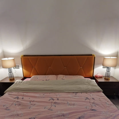 SleekAura - Elegant Table Lamp with Glass and Metal Design