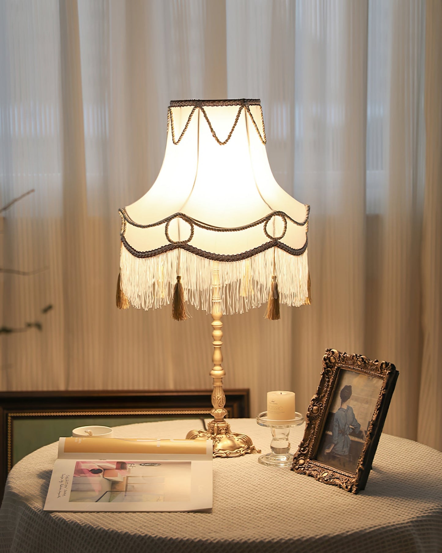 BrassLuxe - Bordlampe med victoriansk atmosfære og gyldne accenter