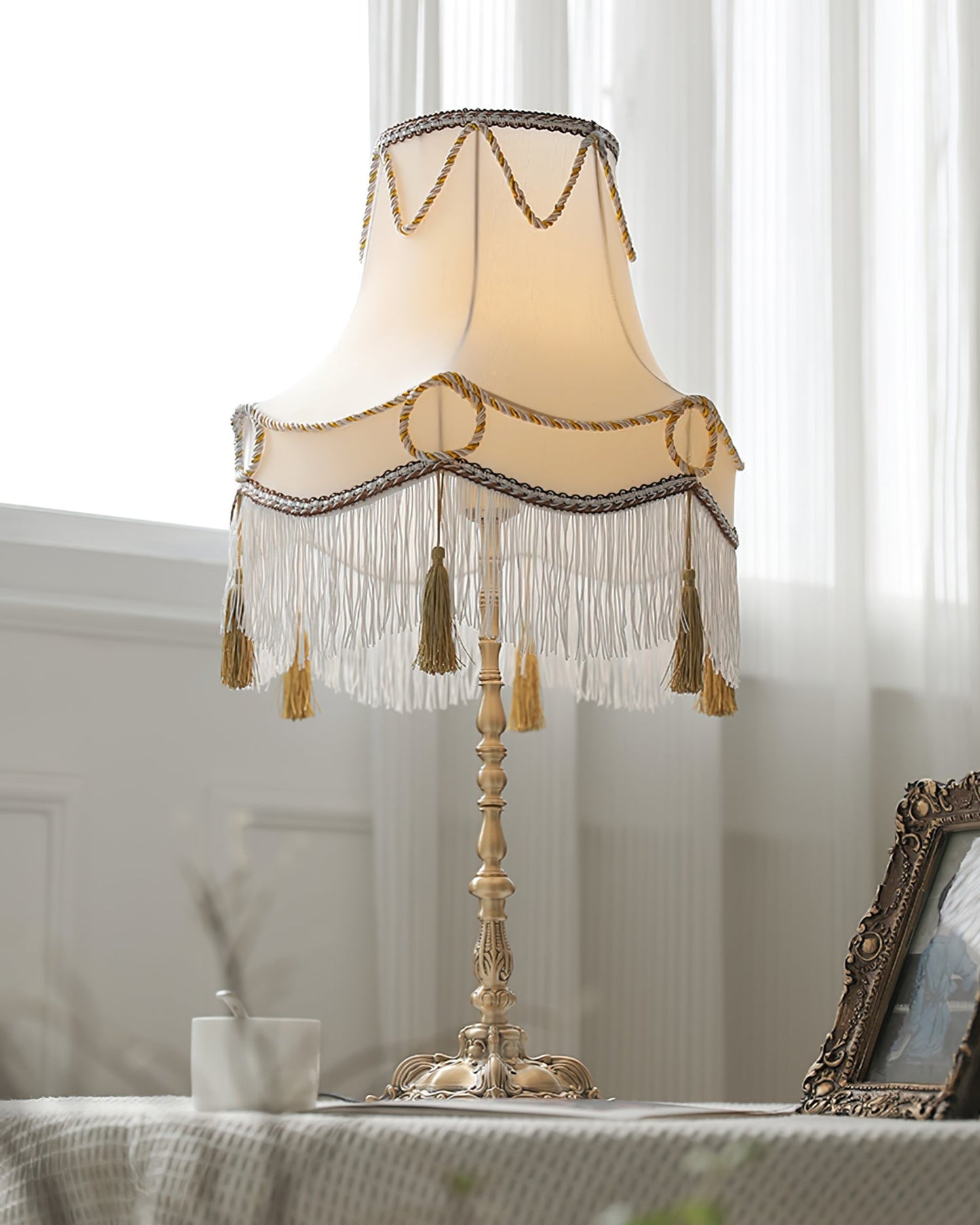 BrassLuxe - Bordlampe med victoriansk atmosfære og gyldne accenter