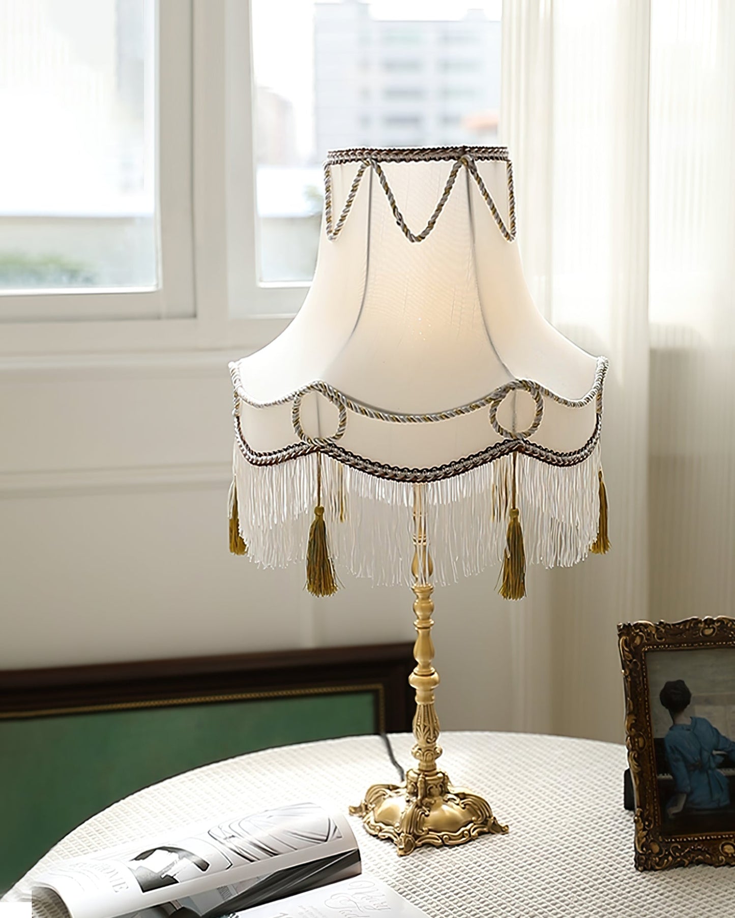 BrassLuxe - Bordlampe med victoriansk atmosfære og gyldne accenter