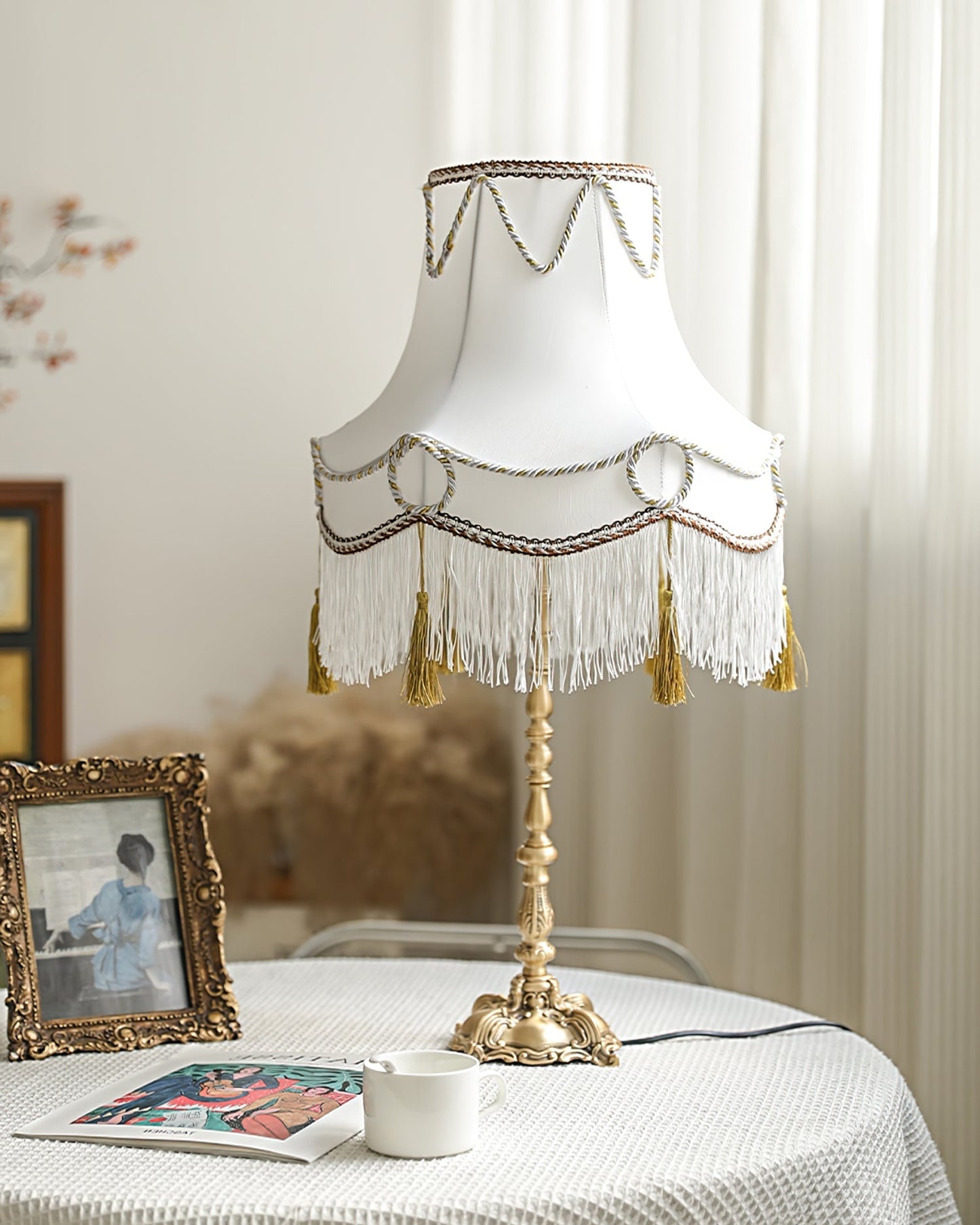 BrassLuxe - Bordlampe med victoriansk atmosfære og gyldne accenter