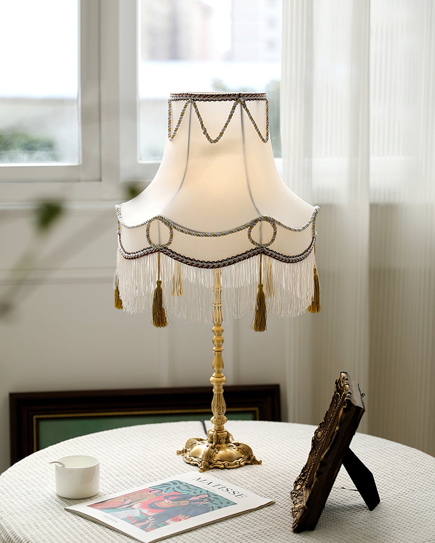 BrassLuxe - Bordlampe med victoriansk atmosfære og gyldne accenter