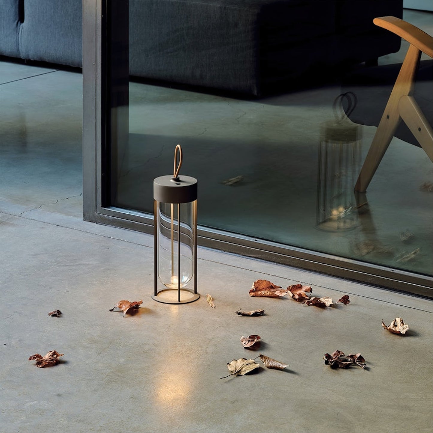 LumiBreeze - Kompakt bordlampe med dæmpbar LED