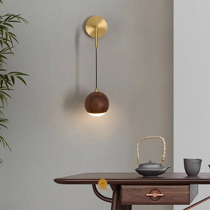 TimberOrb - Lampe murale en noyer pour un éclairage subtil