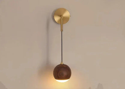 TimberOrb - Lampe murale en noyer pour un éclairage subtil