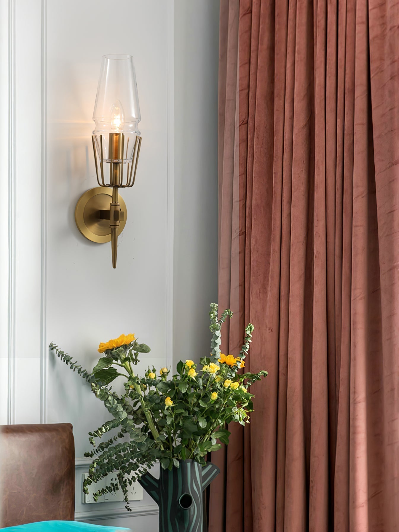 GoldLight - Elegant væglampe med sorte og gyldne accenter