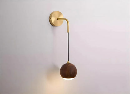 TimberOrb - Lampe murale en noyer pour un éclairage subtil