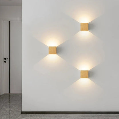 EleganceGlow – Romersk væglampe i design