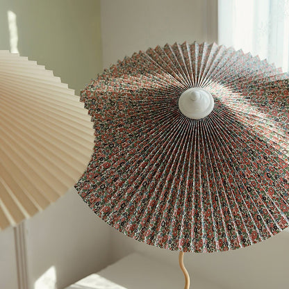 PlooiLicht - Elegant Table Lamp with Playfully Pleated Shade