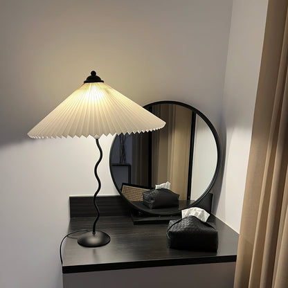 PlooiLicht - Elegant Table Lamp with Playfully Pleated Shade