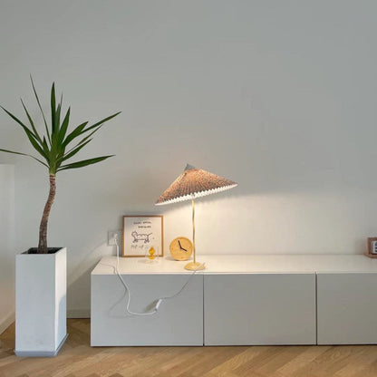 PlooiLicht - Elegant Table Lamp with Playfully Pleated Shade