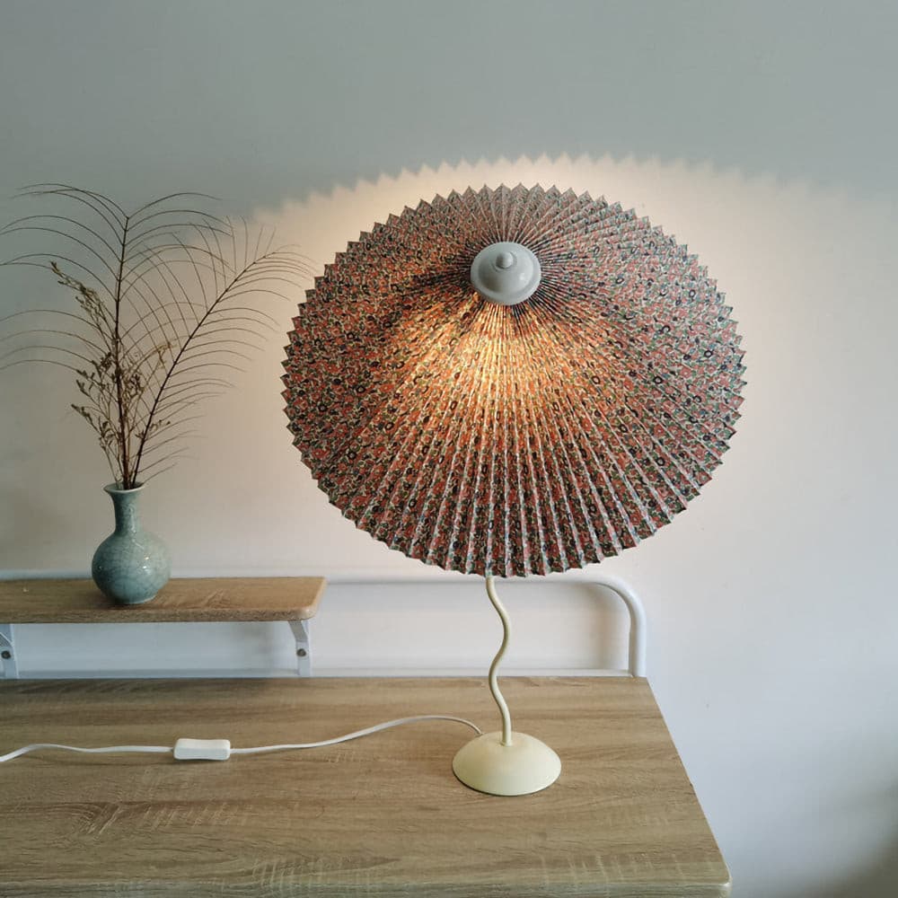 PlooiLicht - Elegant Table Lamp with Playfully Pleated Shade