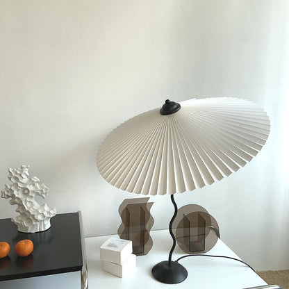 PlooiLicht - Elegant Table Lamp with Playfully Pleated Shade
