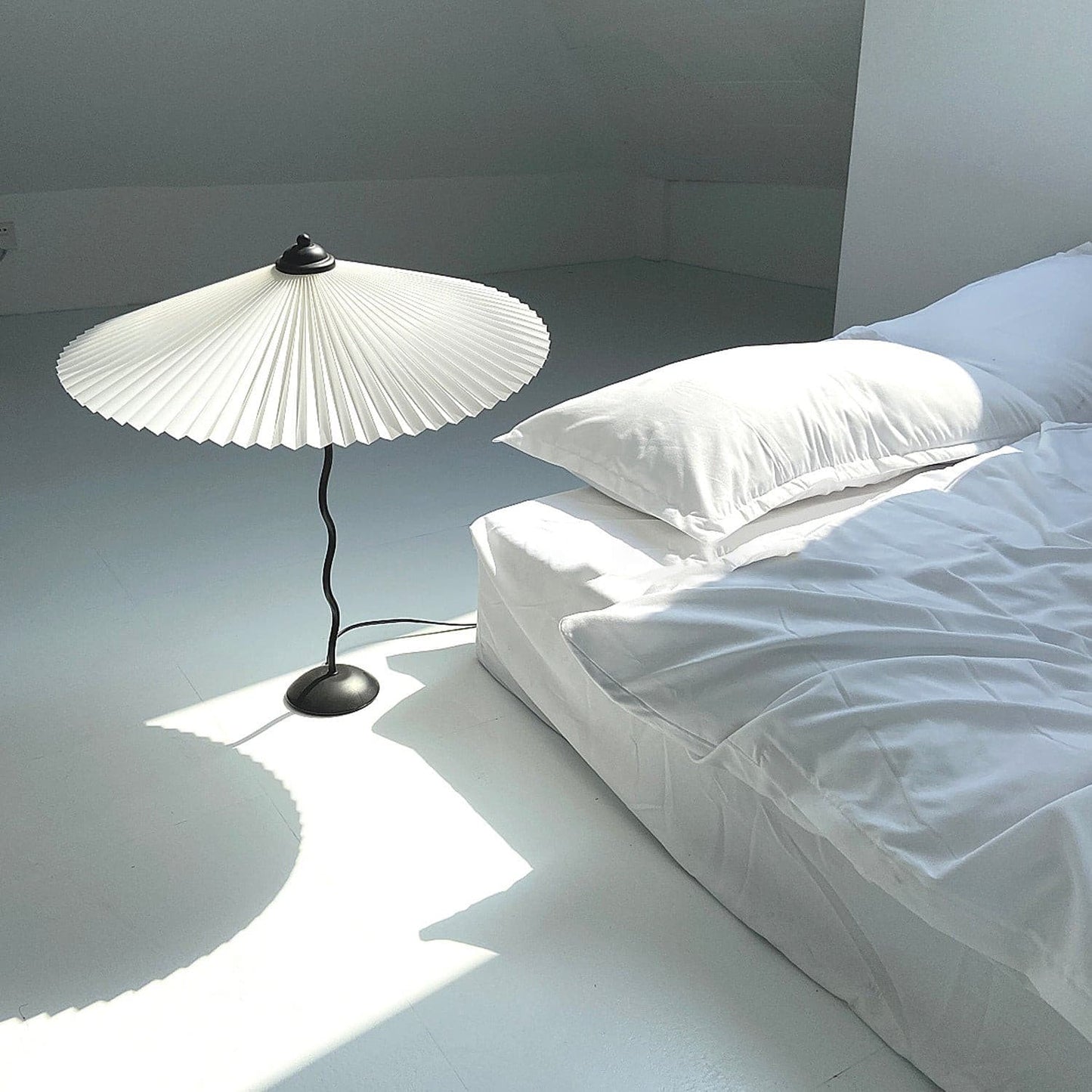 PlooiLicht - Elegant Table Lamp with Playfully Pleated Shade