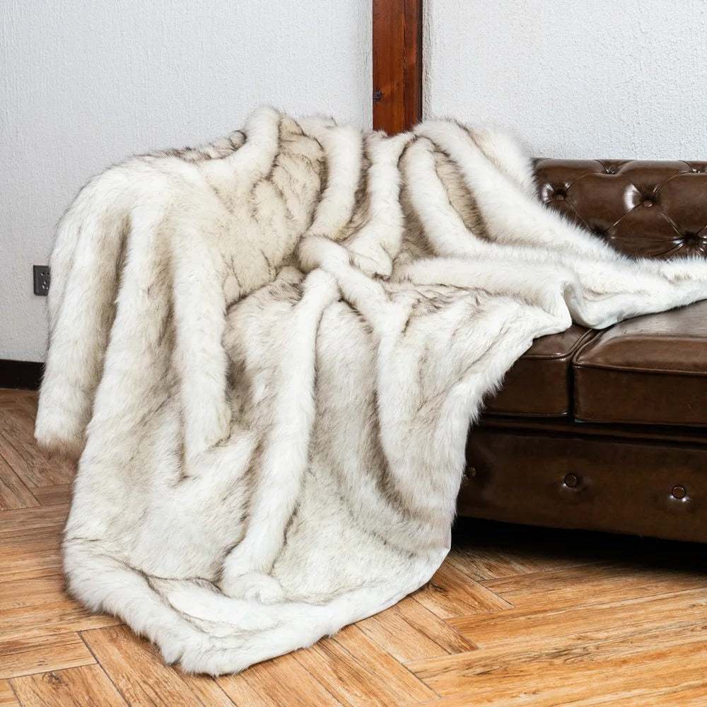 FurAura - Elegant Faux Fur Blanket