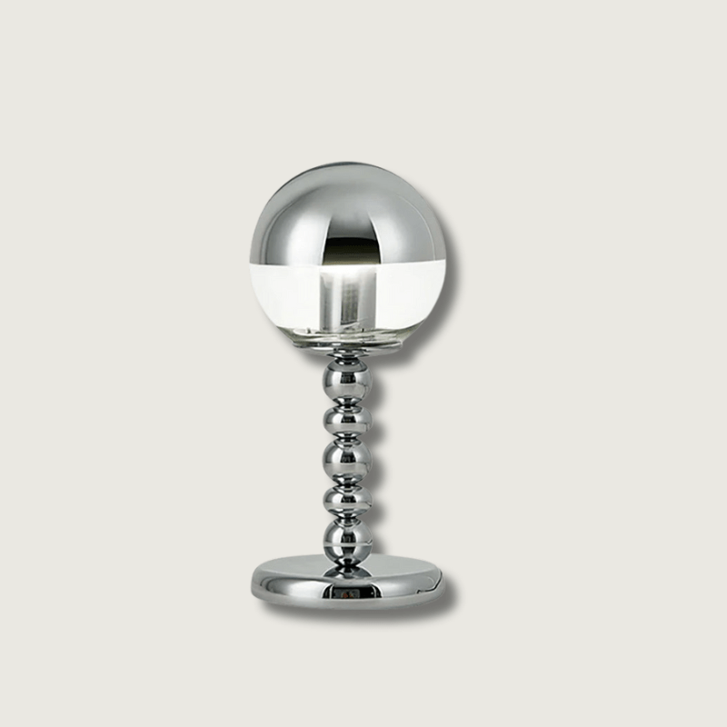 ChromeGlow – Minimalistisk bordlampe med spejlkugle