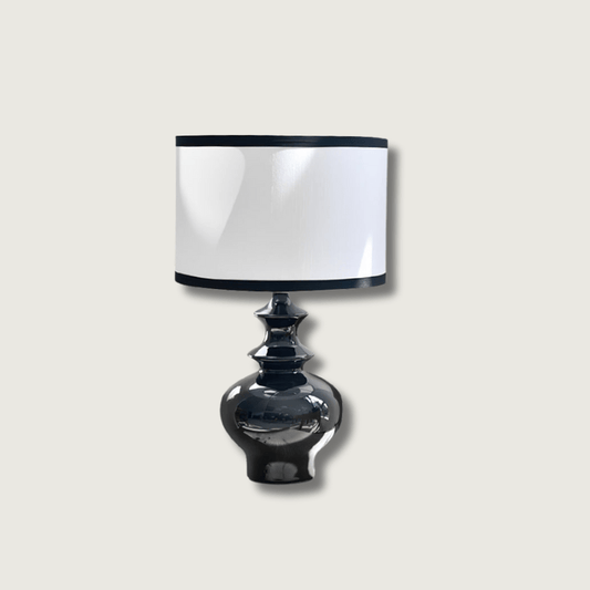 JarrigeLicht - Bordlampe med vintageinspireret form og subtil belysning