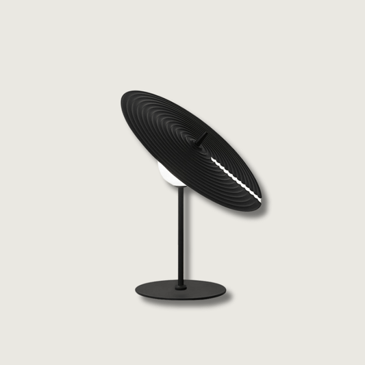 LuxeSymphony - Tischlampe mit subtiler Eleganz und atmosphärischer Lichtverteilung