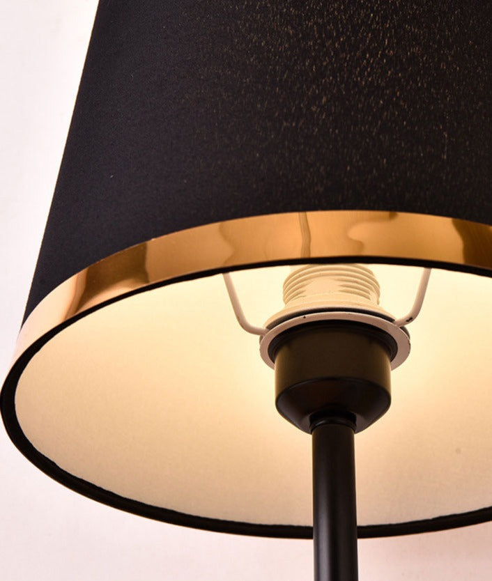 NoirGlow - Guld-Sort Bordlampe med Minimalistisk Design