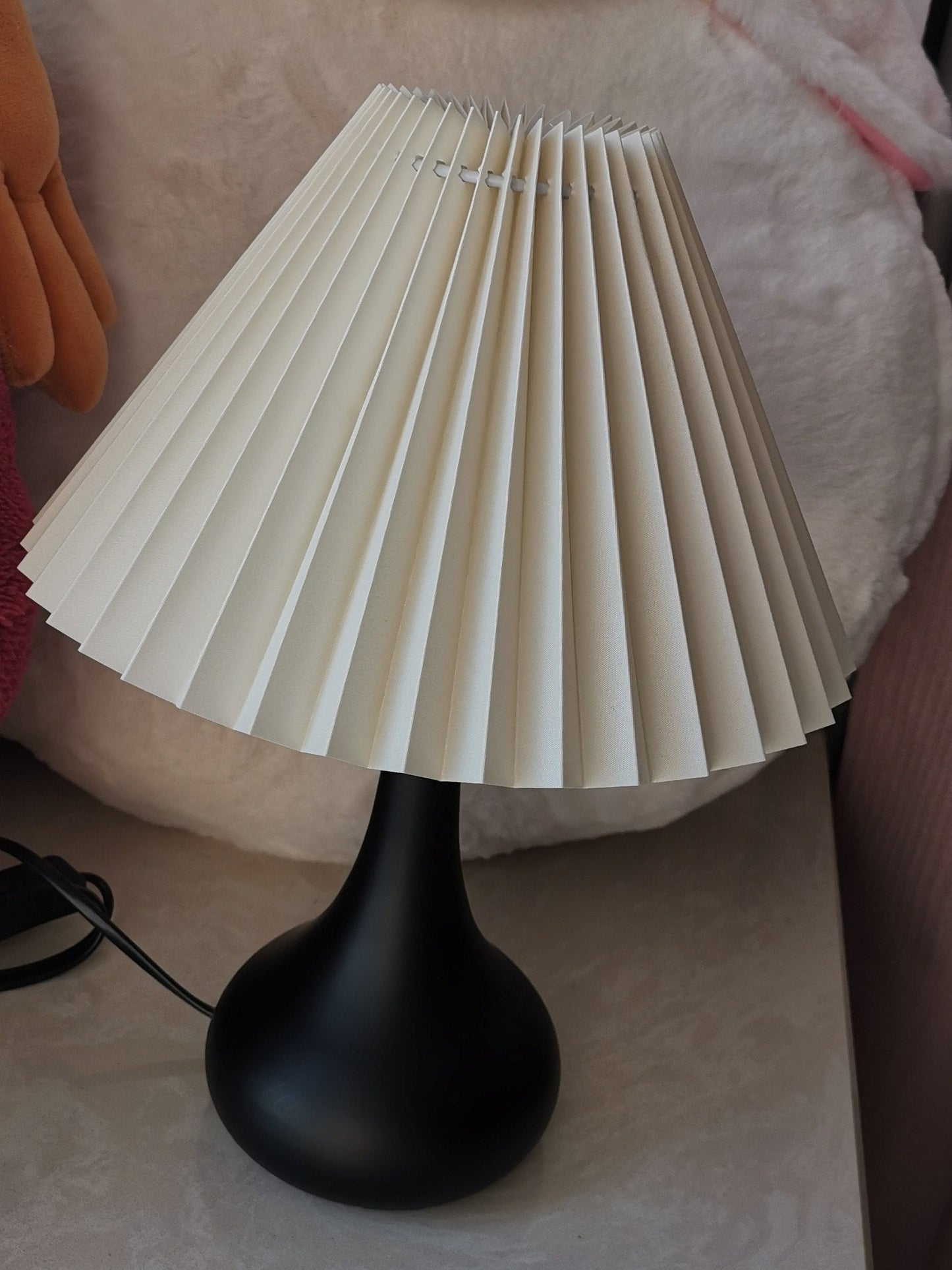 DrumGlow - Bordlampe med tidløst design og hyggeligt skær